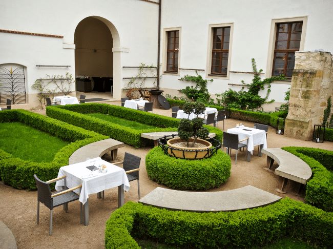 Sundial Garden in Augustine